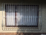 Fenstergitter, Gittertor, Sicherheitsgitter, Gitter, Fenster, Tür, Aluminium, Stahl verzinkt, Edelstahl, Sonderanfertigung, Sondermaß, Verankerung, Mauerwerk, Laibung