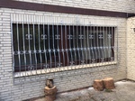 Fenstergitter, Gittertor, Sicherheitsgitter, Gitter, Fenster, Tür, Aluminium, Stahl verzinkt, Edelstahl, Sonderanfertigung, Sondermaß, Verankerung, Mauerwerk, Laibung